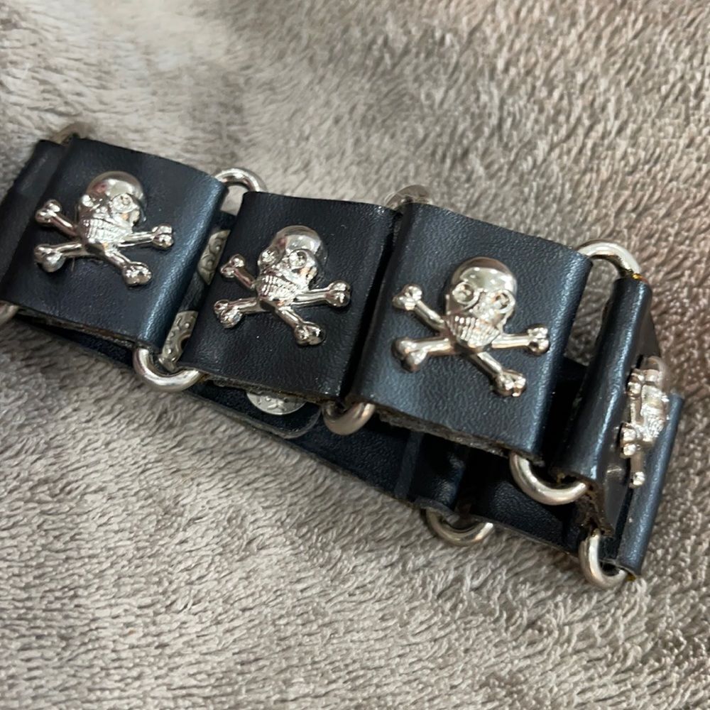 🎃 - SNAP BLACK n Silver Skull Bracelet! NWOT